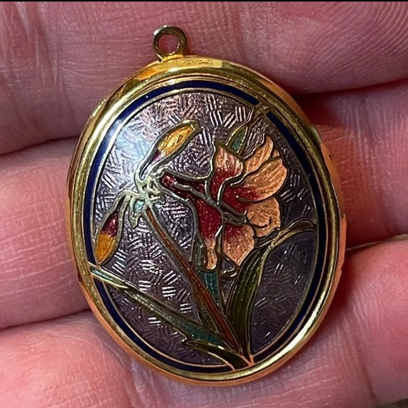 Jewelry - Vintage Cloisonne Locket Pendant